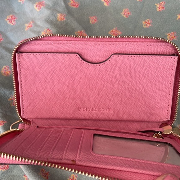 Michael Kors Pink Wallet Small Bag w Logo & Strap Gold Tone Hardware - Picture 9 of 9